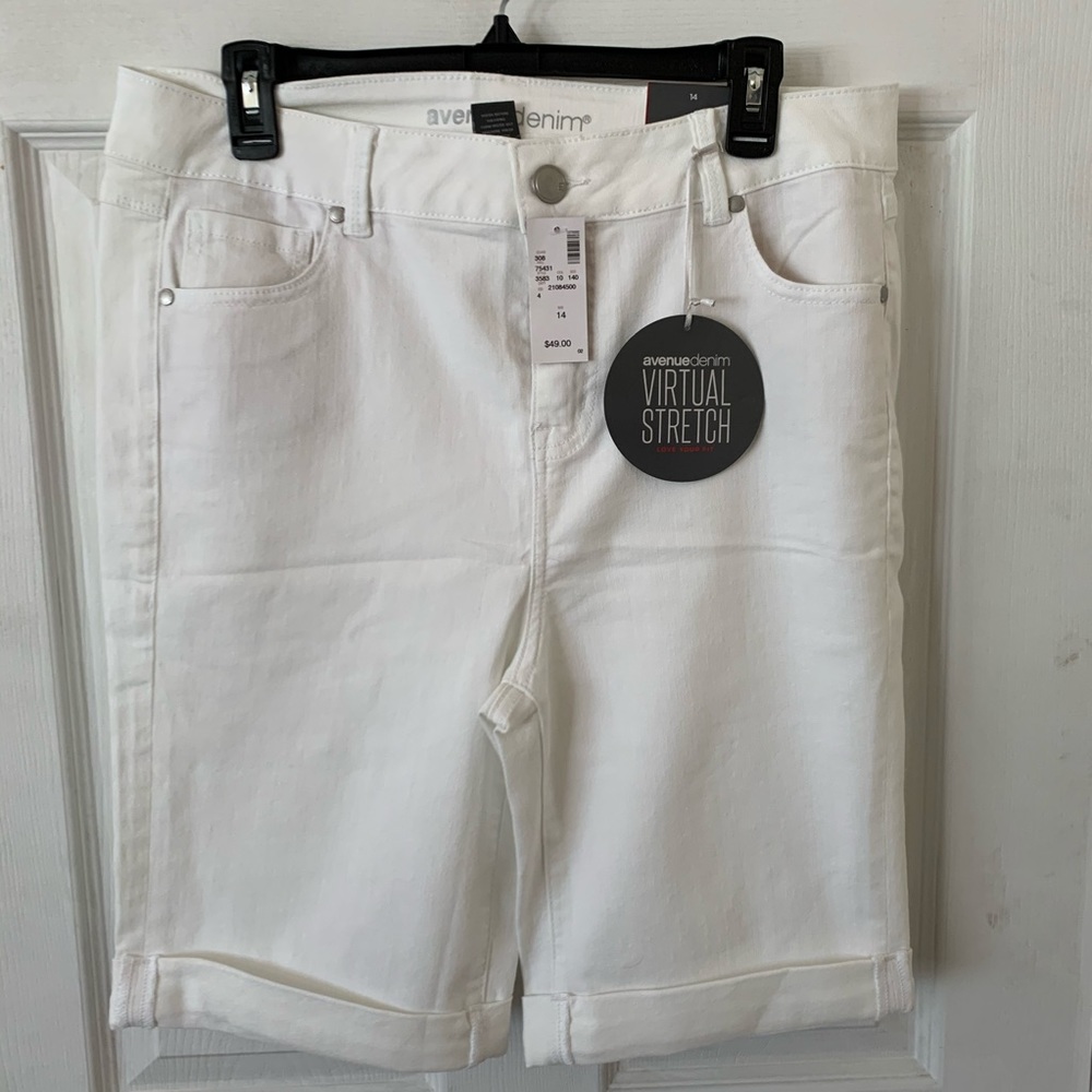 Avenue Virtual Stretch White Shorts